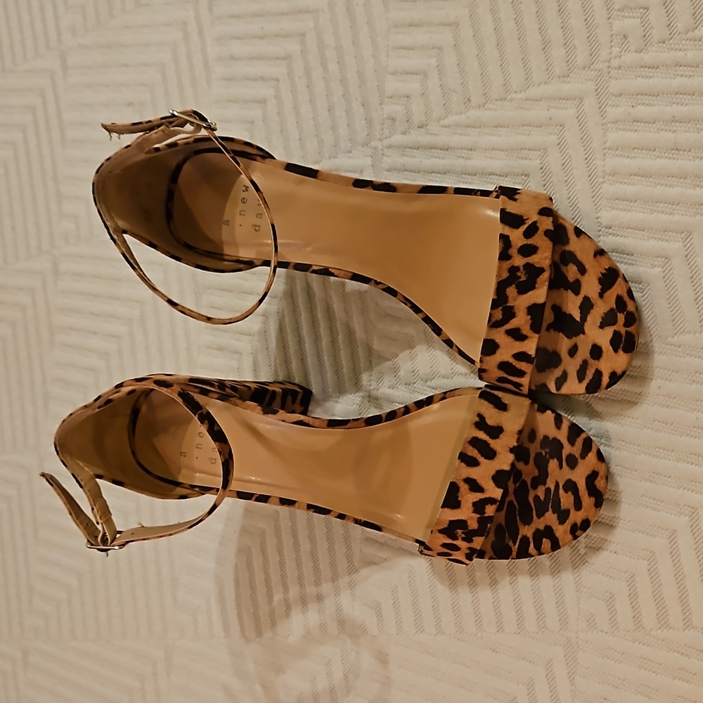 A New Day Leopard Block Heel - Picture 2 of 8
